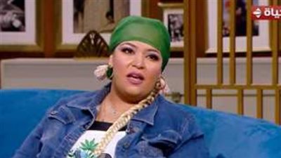 ويزو تكشف عن مهنتها الأصلية على الهواء وسبب تسميتها بهذا الاسم