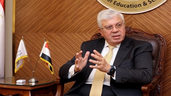 الدكتور أيمن عاشور