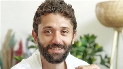 كريم محمود عبد العزيز يرد على شائعات ميراث والده