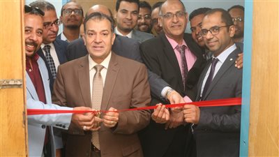 رئيس جامعة جنوب الوادي يفتتح وحدات طبية متخصصة في مستشفى المعبر الجامعى