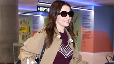 جولييت بينوش تصل نيس استعدادًا لترؤس لجنة تحكيم مهرجان كان السينمائي