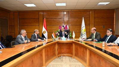 رئيس جامعة أسيوط يترأس اجتماع لجنة التعبئة العامة والإنتاج الحربي استعدادًا للعام الجامعي 2026