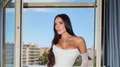 نادين نسيب نجيم في مهرجان كان السينمائي.. تتألق بإطلالة بيضاء أنيقة 