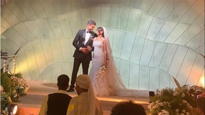  حفل زفاف ابنة الفنانة أمل رزق... هيا كتكت ومصطفى العربي في رقصة رومانسية