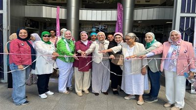 طلاب جامعة عين شمس يبدعون في معرض مستحضرات التجميل 2025