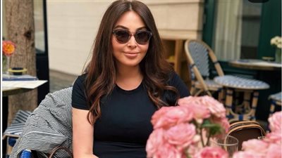 إليسا تتجاهل الانتقادات وتظهر بثبات في أحدث إطلالة لها