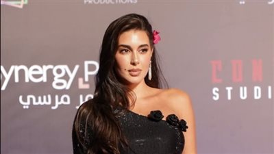 ياسمين صبري تتألق بالأزياء السوداء في العرض الخاص لفيلم 