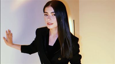 ليلى زاهر تخطف الأنظار في أول ظهور بعد زفافها في العرض الخاص لـ 