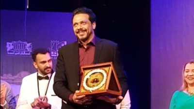 تكريم حمزة العيلي وضياء عبد الخالق في ختام فعاليات مهرجان المسرح العالمي بأكاديمية الفنون 