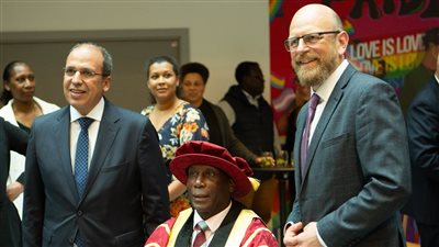 رئيس الجامعة البريطانية في مصر يشارك في حفل تنصيب الرئيس الشرفي لجامعة شيفيلد هالام 