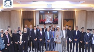 طلاب جامعة الريادة يواجهون وزارة البيئة خلال جلسة محاكاة النواب