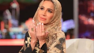 بسمة وهبة تسجد شكرًا لله بعد إعلان الإفراج عن عمر زهران.. والدفاع يوضح الحقيقة