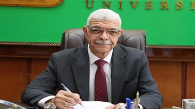 رئيس جامعة المنوفية يعقد اجتماعًا إلكترونيًا لقبول التبرعات والهدايا