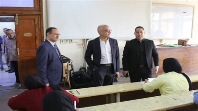 جولة لرئيس جامعة عين شمس لمتابعة الامتحانات وضمان راحة الطلاب