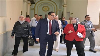 رئيس جامعة القاهرة يتفقد اللجان ويوجه تعليمات هامة لضبط امتحانات الترم الثاني