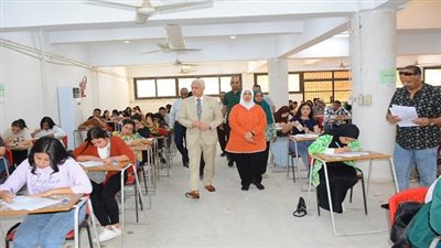 الهدوء والالتزام يسيطران على امتحانات نهاية العام داخل جامعة أسيوط