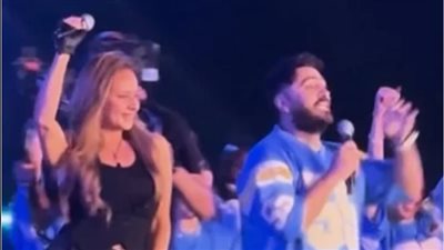 نيللي كريم تفاجئ جمهور تامر حسني بمشاركة مميزة في حفله بالتجمع الخامس