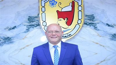 مكافأة جديدة من رئيس جامعة سوهاج لكافة العاملين تقديرًا لجهودهم