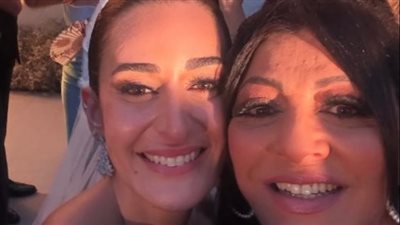 حفل زفاف أمينة خليل.. مشاهد مؤثرة والدها يبكي من الفرحة وهالة صدقي تحتضنها