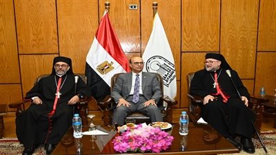 رئيس جامعة أسيوط يلتقي قيادات الكنائس لتهنئة عيد الأضحى المبارك