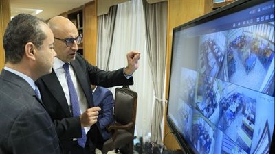 وزير التربية والتعليم يتابع انطلاق امتحانات الثانوية العامة 2025 من داخل غرفة العمليات المركزية