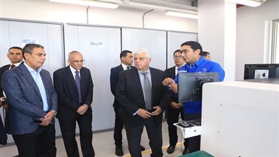 وزير التعليم العالي يزور مركز البحوث والتطوير بمجموعة العربي ببنها