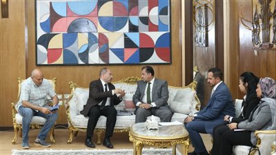 رئيس جامعة جنوب الوادي يستقبل وفد البنك الأهلي لبحث تعزيز التعاون المشترك