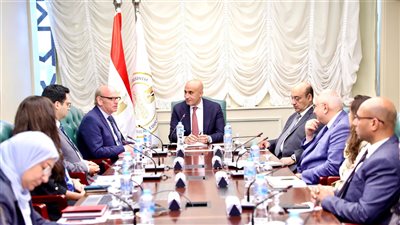 وزير التربية والتعليم يبحث مع 