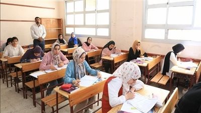 طلاب الثانوية العامة 2025 يواجهون الفيزياء والتاريخ بإجراءات مشددة وأجواء هادئة داخل اللجان