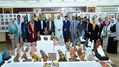 جامعة حلوان تحتفل بإبداعات طلابها الوافدين في معرض فني مميز