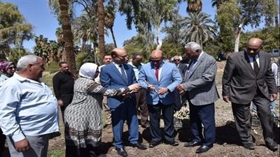 رئيس جامعة أسيوط يفتتح أول وحدة لإنتاج دقيق الكسافا لمرضى الحساسية