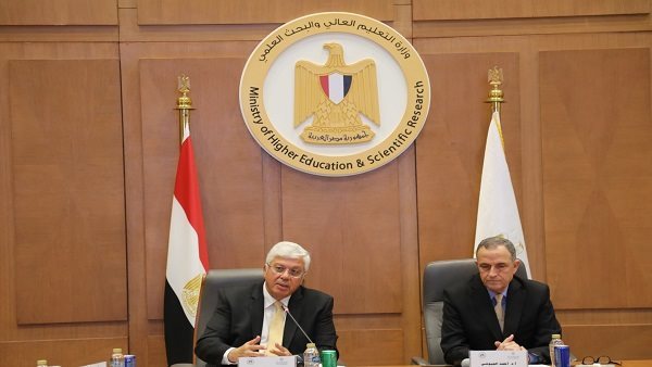 د.عاشور خلال جتماع