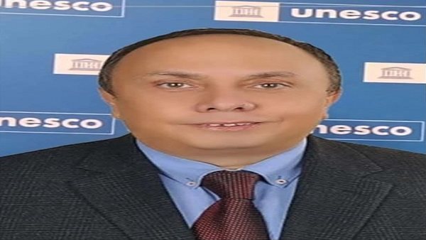 د.عمرو حمودة نائب