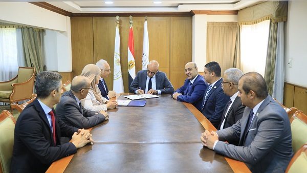 وزير التعليم يعتمد