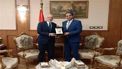 رئيس جامعة بورسعيد يبحث شراكات جديدة مع الجامعات اليونانية دعمًا للتعاون الأكاديمي بين البلدين