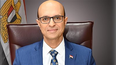  رئيس جامعة أسيوط يهنئ العمداء الجدد بعد القرارات الجمهورية 2025