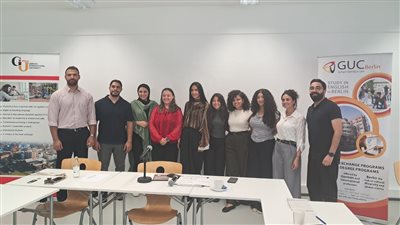 ‎فريق مركز هوية مصر بالجامعة الألمانية بالقاهرة يضع اللمسات النهائية لمعرض المتحف المصرى الكبير ببرلين