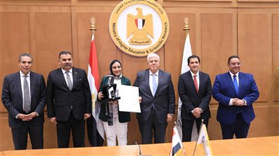 وزير التعليم العالي يكرم الطلاب الفائزين في مسابقة 