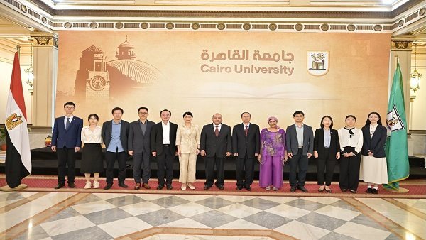 جامعة القاهرة تبحث