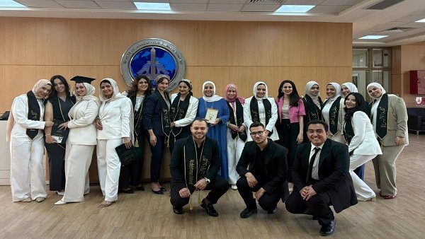 جامعة عين شمس تعرض