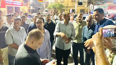 مشاجرة بين عمال محال تجارية في الشارع بحي شرق سوهاج.. والمحافظ يتخذ إجراءات رادعة