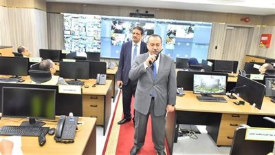 محافظ أسيوط يترأس غرفة العمليات المركزية لمتابعة انتخابات مجلس الشيوخ