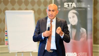 عقد تدريبات لمعلمي ومعلمات الدراسات الاجتماعية بشأن المنهج المطور الجديد