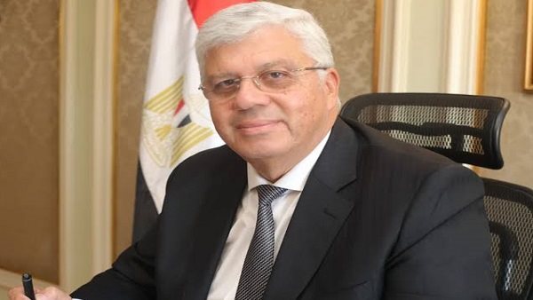 الدكتور أيمن عاشور