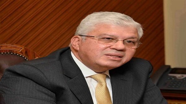 الدكتور أيمن عاشور