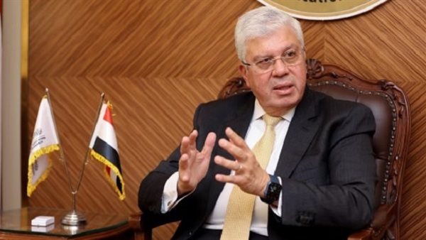 الدكتور أيمن عاشور