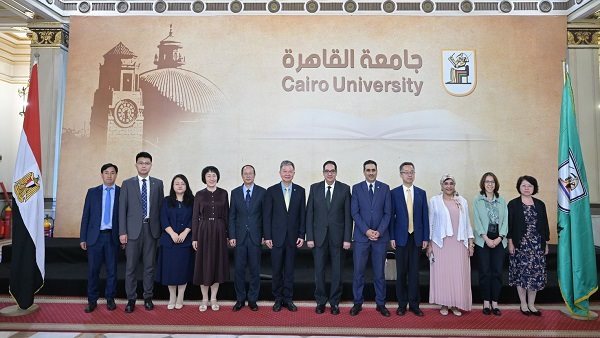 جامعة القاهرة تستقبل