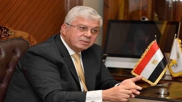 الدكتور أيمن عاشور