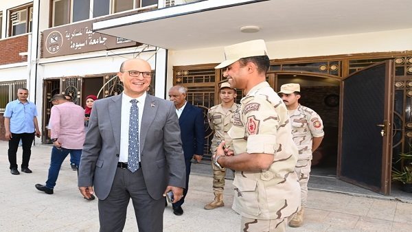 رئيس جامعة أسيوط