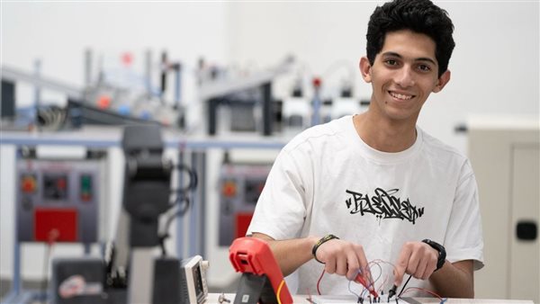 الدكتور أحمد حمد